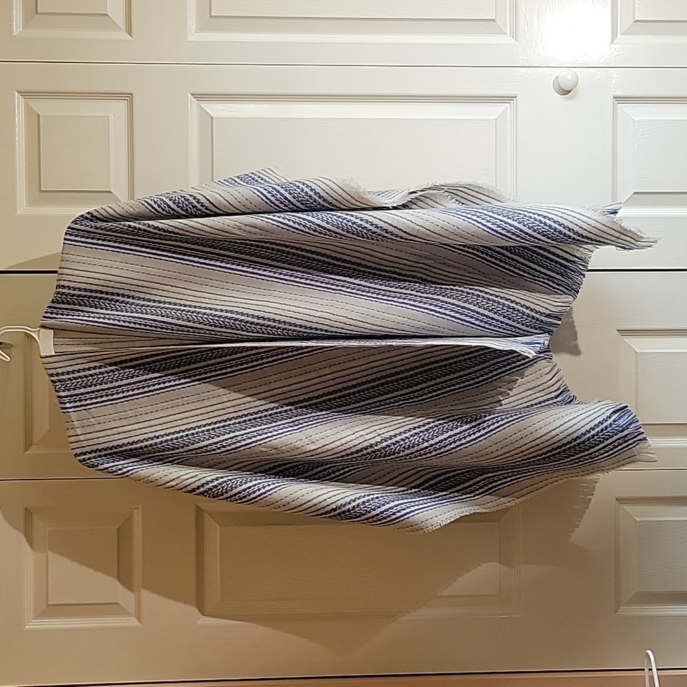 Woven grey/blue Shaw